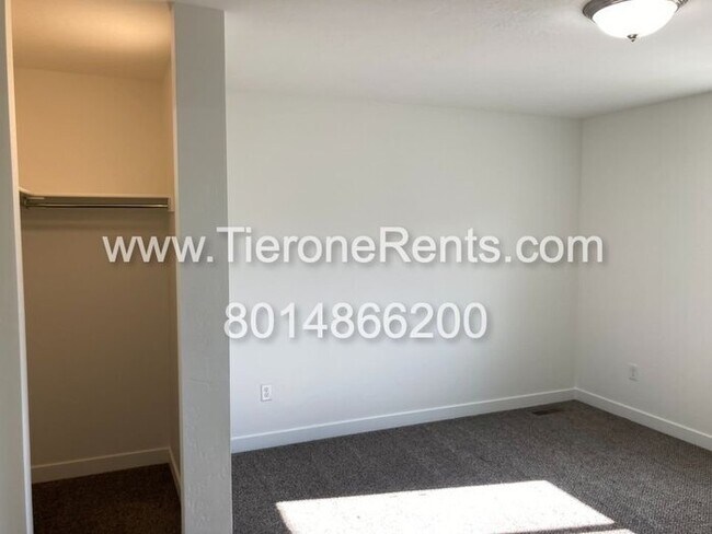 Building Photo - Move-In Special: 50% Off Your First Month'...