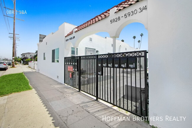Building Photo - 5926 S Hoover St