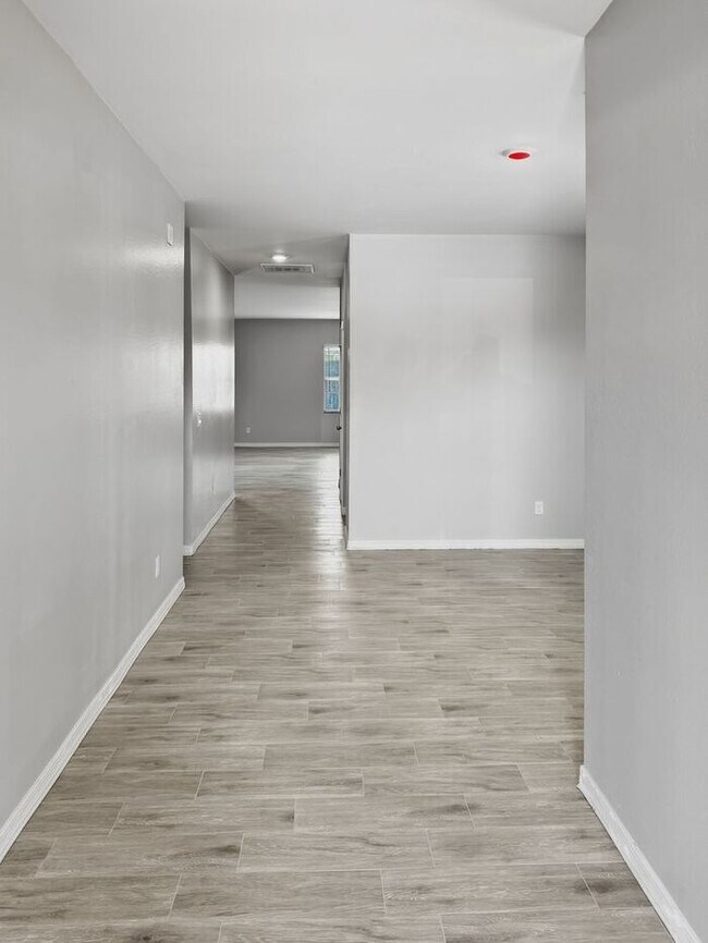 Foto del edificio - Home in Litchfield Park at Canyon Views! 5bd 4.5ba