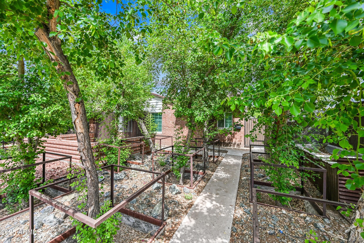 Primary Photo - 2709 N 7th St