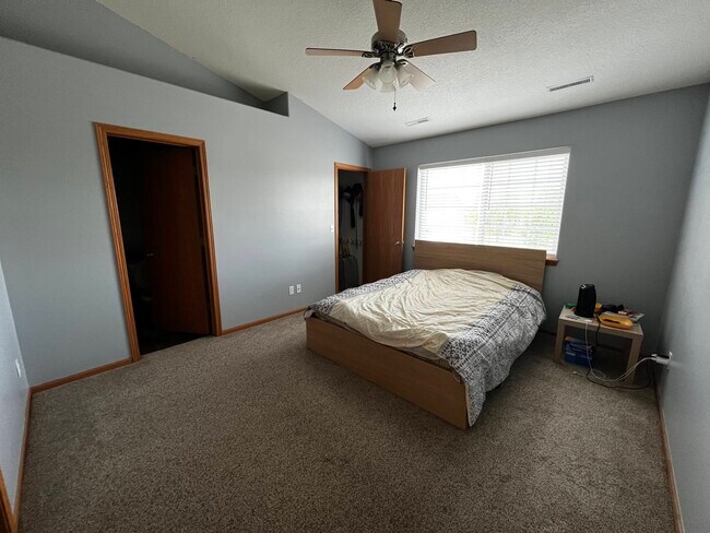 Master bedroom - 248 Alydar Dr