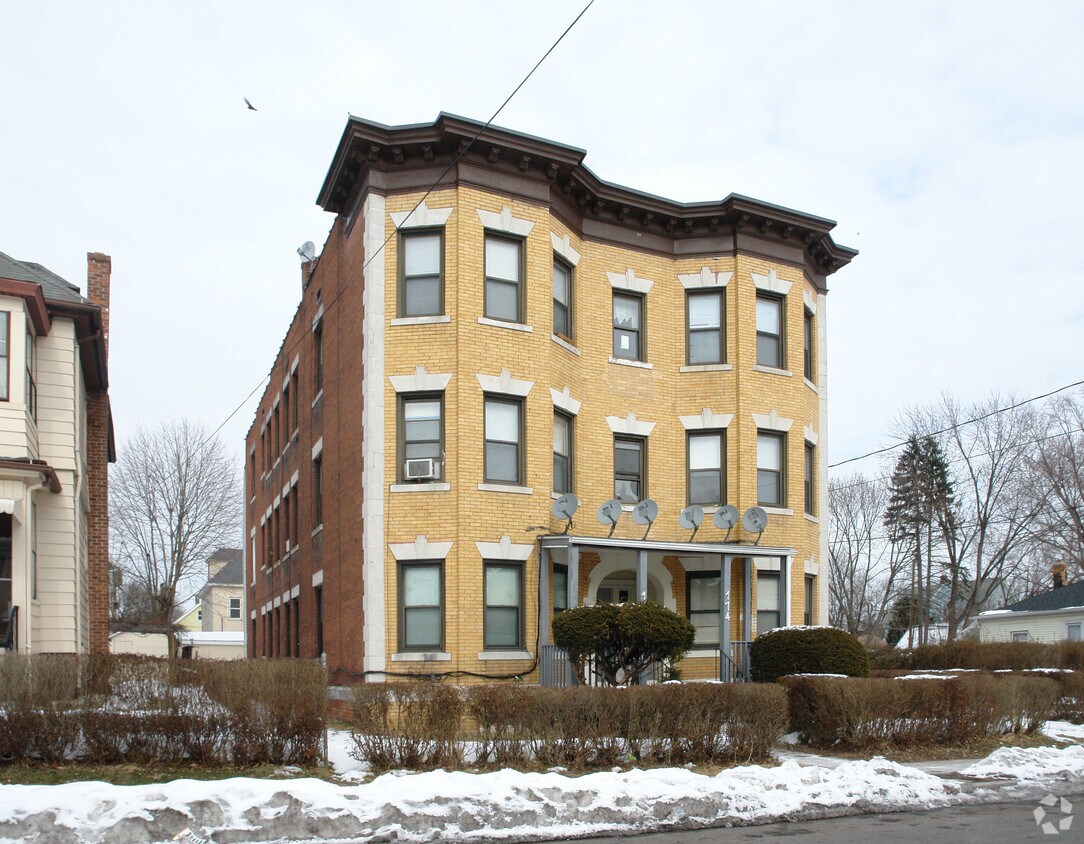 Building Photo - 174-176 Standish St