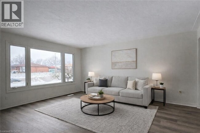 Building Photo - 125 Henry St