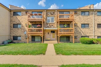 Building Photo - 5117 N East River Rd