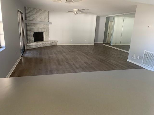 Building Photo - 886 Harbor Hill Dr