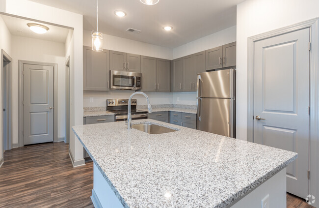 2BR, 2BA - 1043SF - Kitchen - The Parker Myrtle Beach