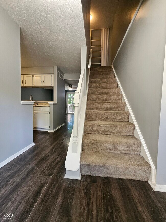 Foto del edificio - 9459 Timber View Dr
