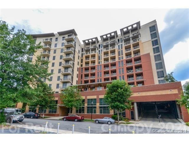 Building Photo - 701 Royal Ct