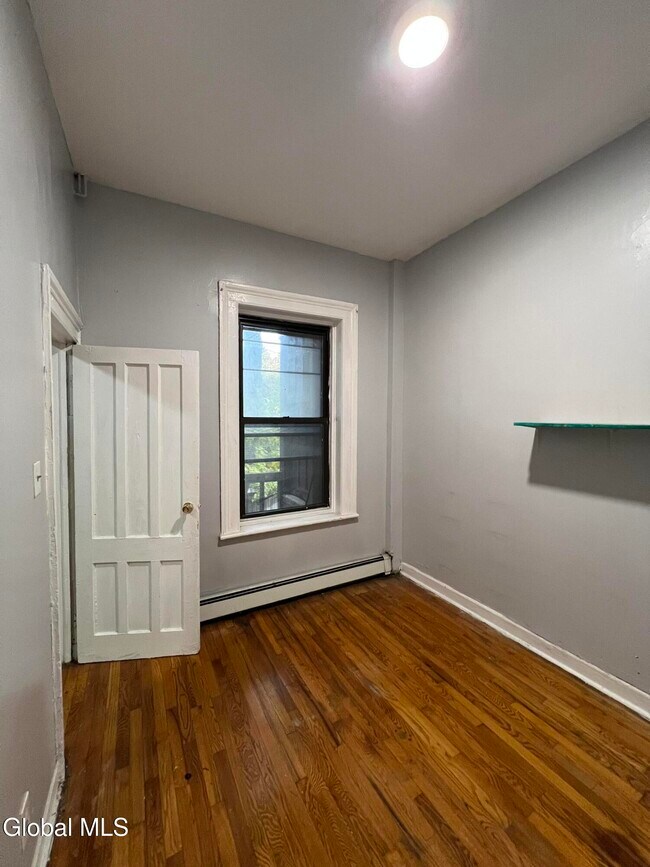 Foto del edificio - 132 Central Ave