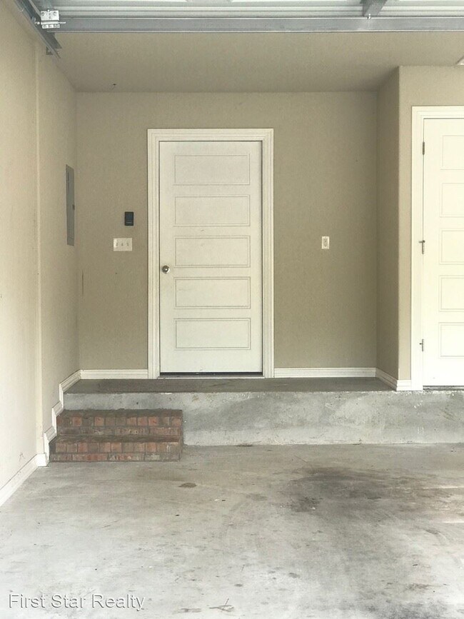 Building Photo - 3 br, 2 bath House - 861 Carroll Drive