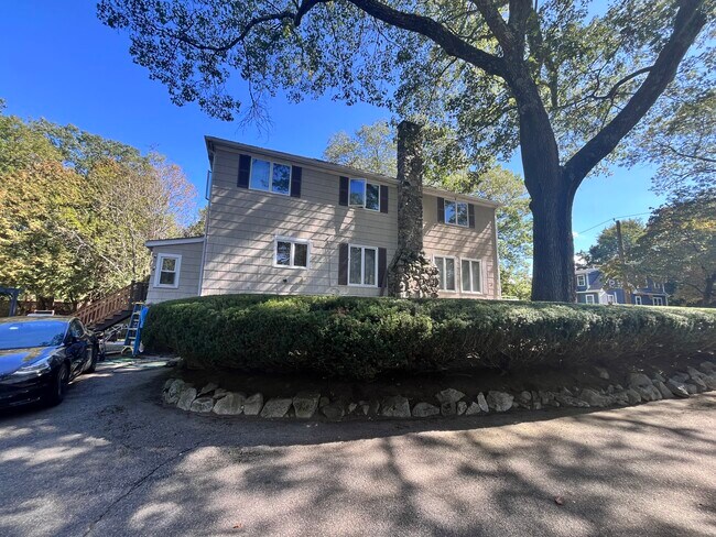 Foto del edificio - 127 Manor Ave