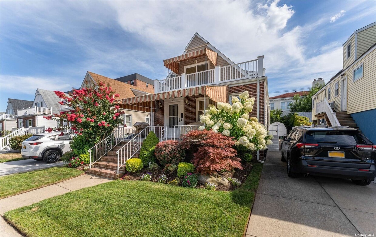 310 E Penn St Unit Upper, Long Beach, NY 11561 Room for Rent in Long