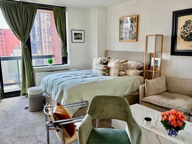 Building Photo - 300e62