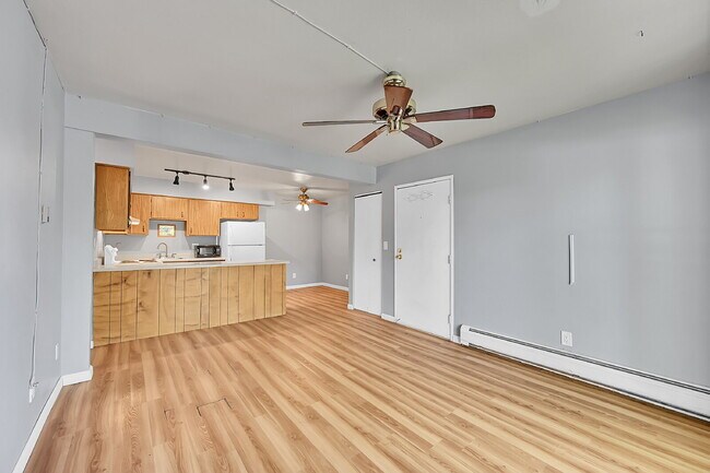 Foto del edificio - $1,295.00, One Bedroom, one bath, located ...
