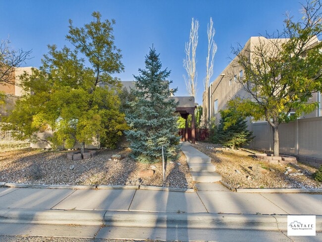 Foto del edificio - Single Level, single family home with garage available now!