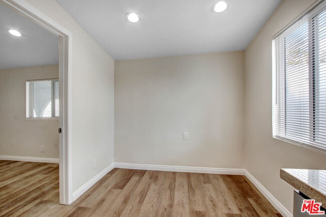 Foto del edificio - 1404 Hollister St
