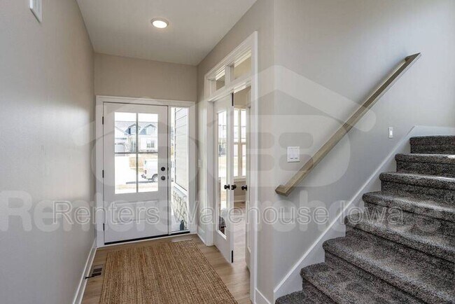 Building Photo - 450 NW Gracewood Dr