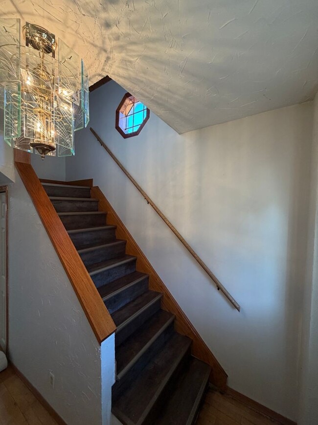 Building Photo - Available Now 3 Bedroom 1 Bath Home on Park Point