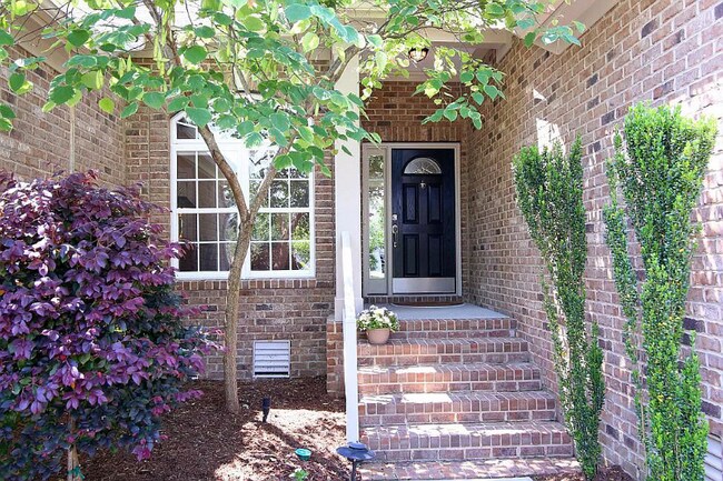 Building Photo - 1018 Bellenden Dr