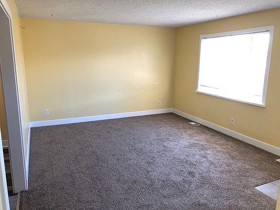 Foto del edificio - beautiful 4 bedroom 2 bathroom
