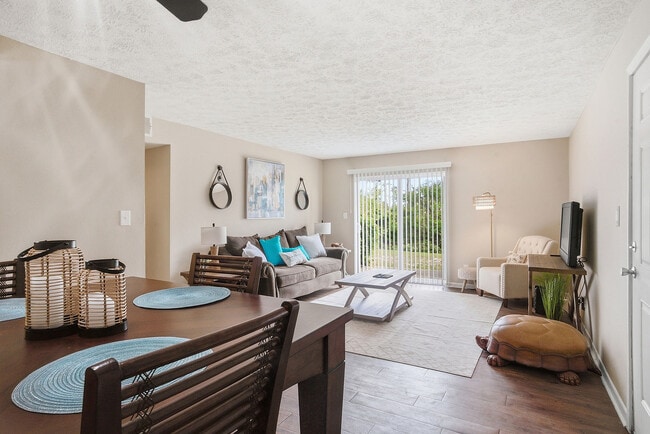 Living & Dining Area - Turtle Lake