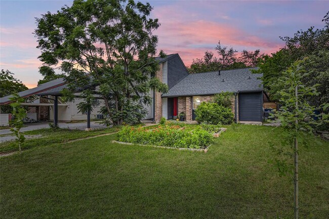Foto del edificio - 6807 Woodhue Dr