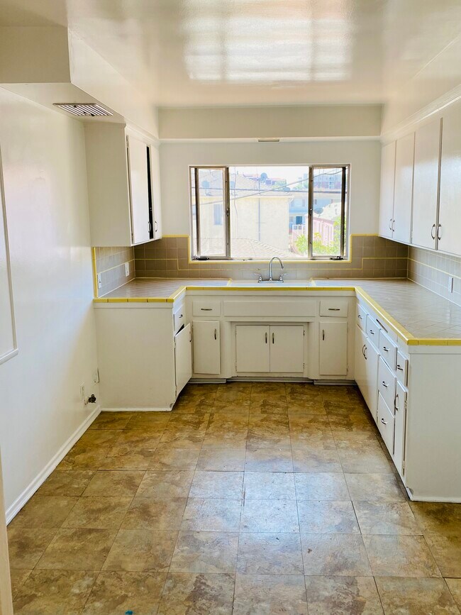kitchen - 4128 Somerset Dr