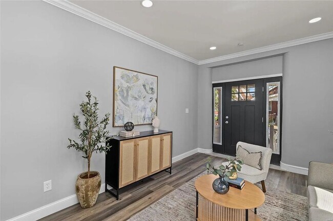 Foto del edificio - 4406 Ellenwood Ave