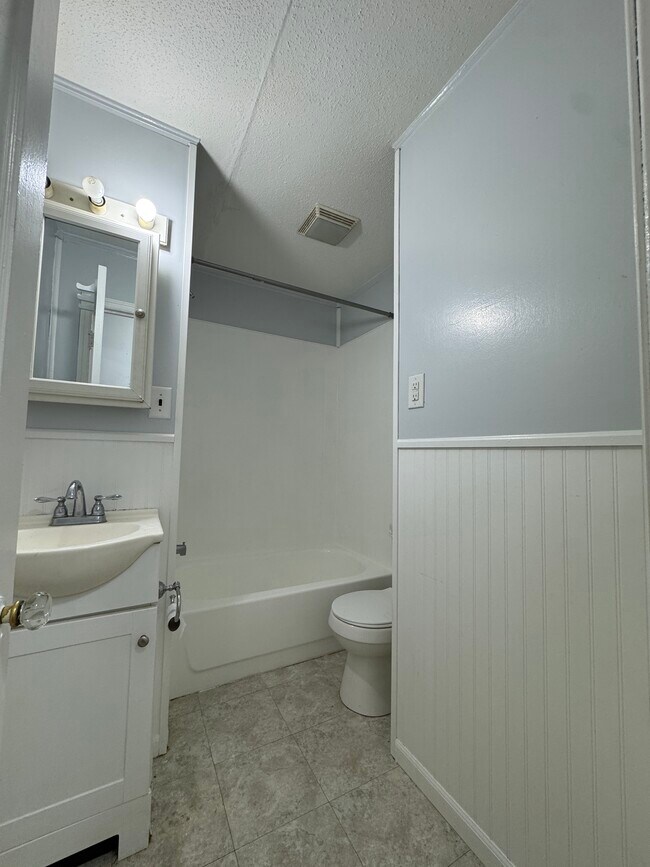 Building Photo - 2109 S Taylor St