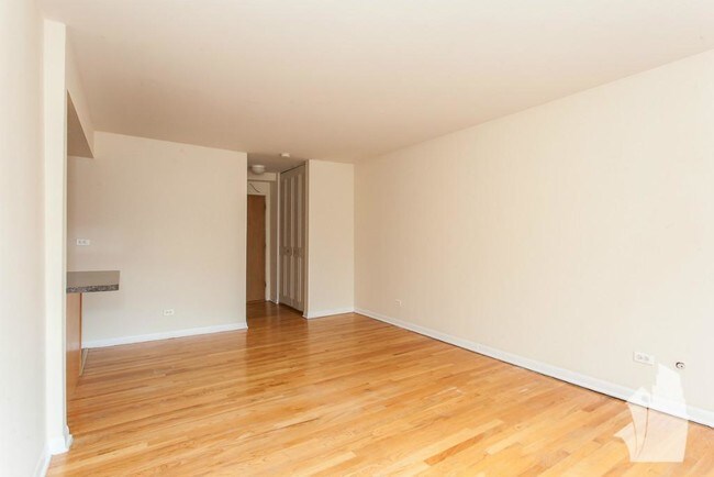 Building Photo - 530 W Aldine Ave