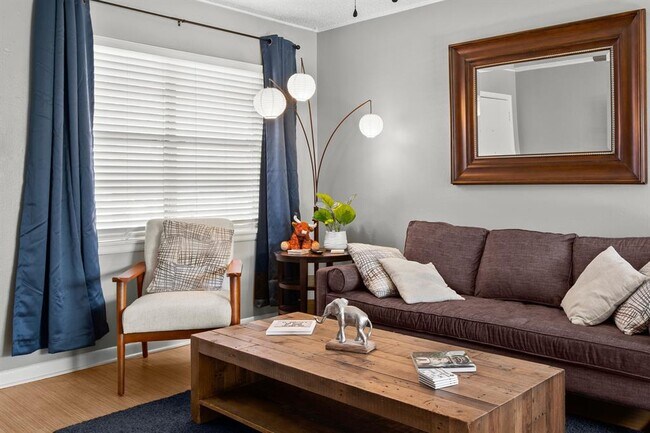 Foto del edificio - 6907 Miranda Dr