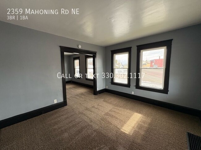 Building Photo - Large three bedroom one bathroom duplex fo...