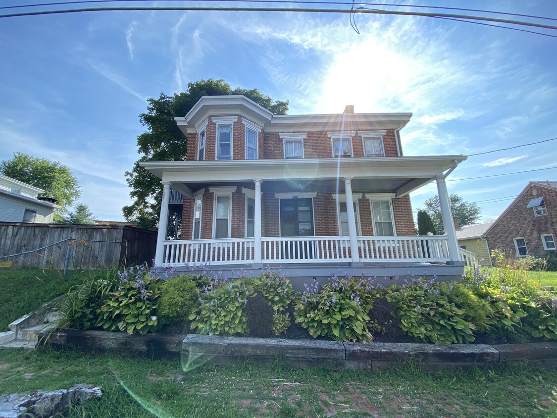 Primary Photo - 130 S Main St