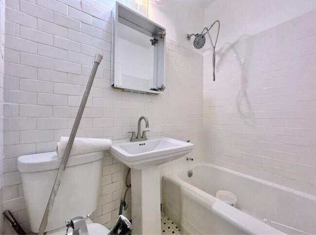 Foto del edificio - 163 Glenwood Ave
