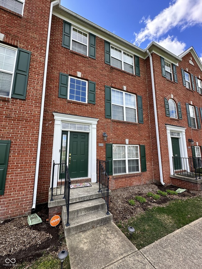 Building Photo - 3540 N Golden Gate Dr