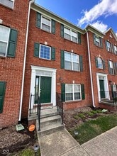 Building Photo - 3540 N Golden Gate Dr