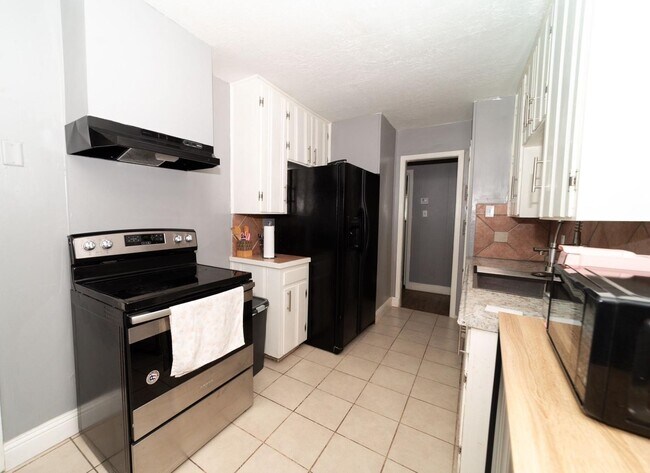 Building Photo - 1502 Acacia Dr