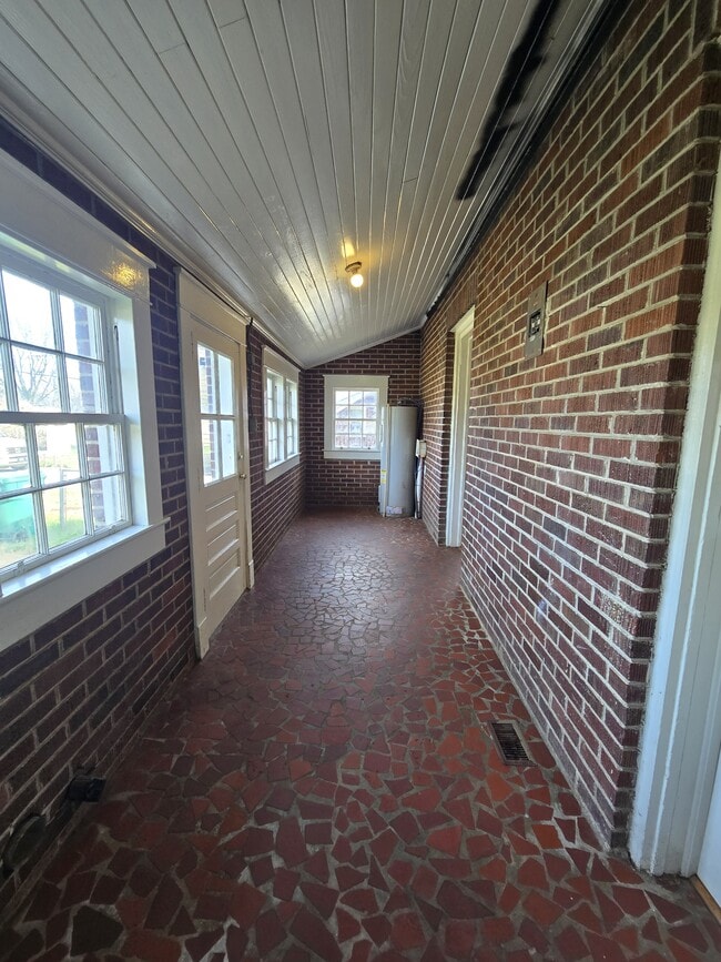 Building Photo - 110 Morgan Ave