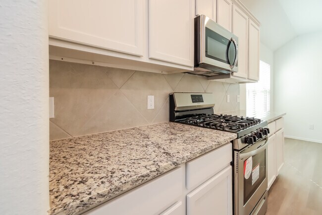 Foto del edificio - 712 Autumn Lake Ln