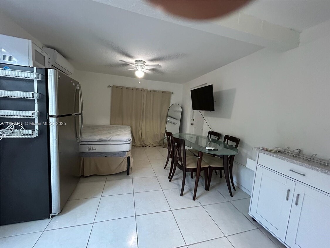 Foto principal - 100 NW 56th Ct
