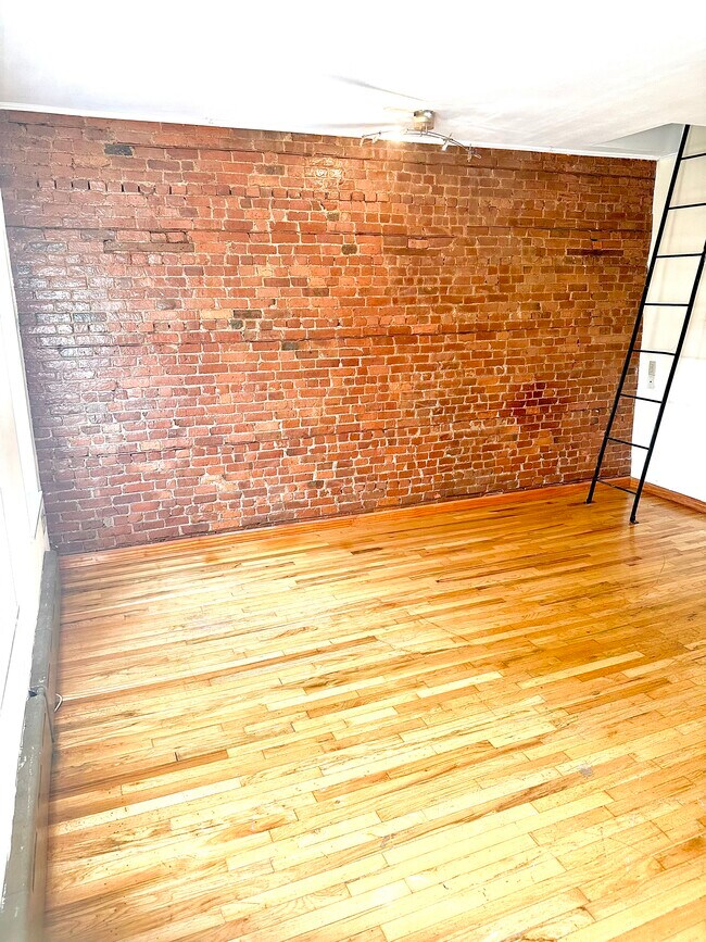 Foto del edificio - 421 E 119th St