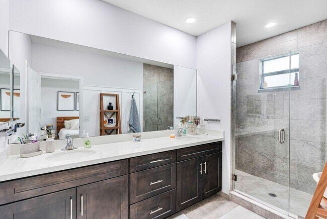 Foto del edificio - 13010 Anthorne Ln