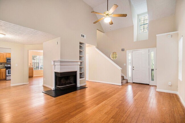 Building Photo - 3 Bedroom 2.5 Bath Home