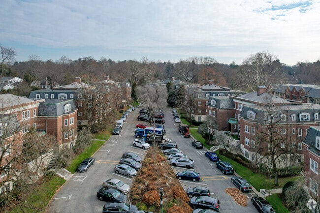 The Scarsdale Chateaux is the oldest co-op building located in Scarsdale.