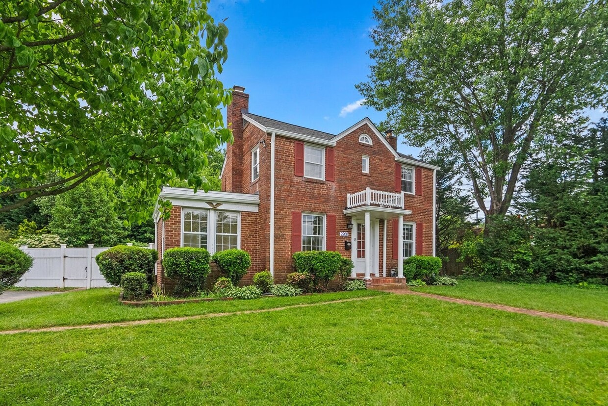 Foto principal - 3 Bed 2.5 Bath - Silver Spring Colonial - ...