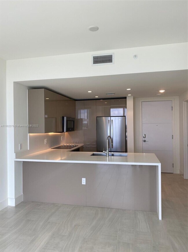 Building Photo - 2000 Metropica Way