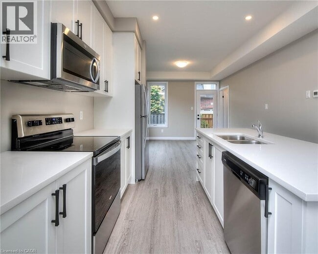 Photo du bâtiment - 689 Myers Rd