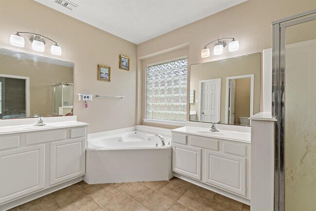 Building Photo - 5704 Windy Knoll Ln