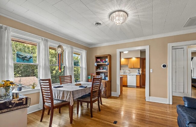 Building Photo - 80 S Williams St