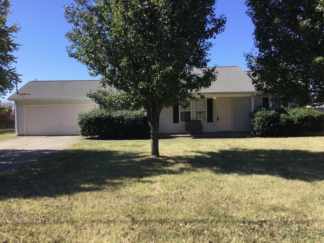 1622 Jo Ann Drive House Rental in La Vergne, TN